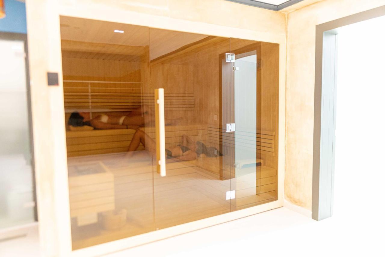 Mirror Hotel بوليخرونو المظهر الخارجي الصورة